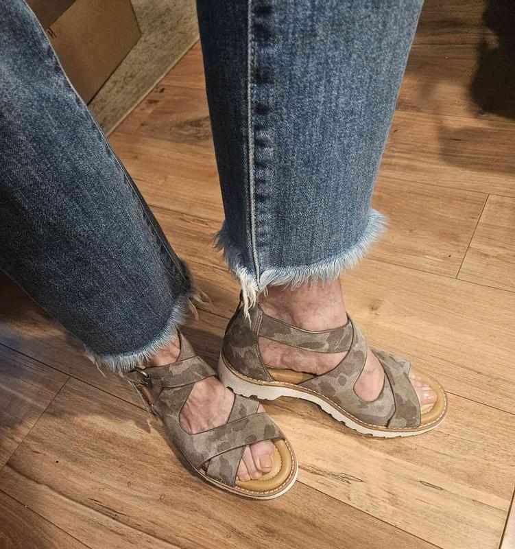 Review Thumbnail Image 1 224979526