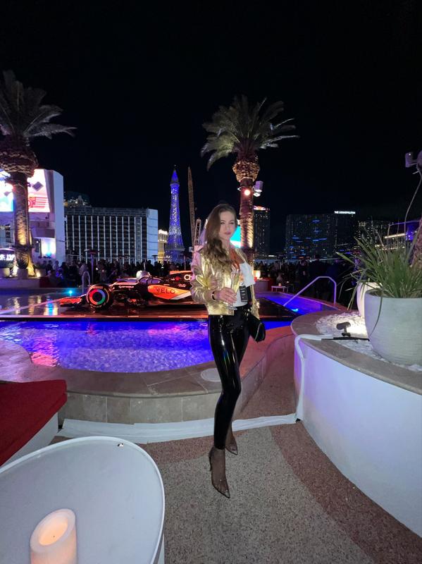 Review Thumbnail Image 0 229619995