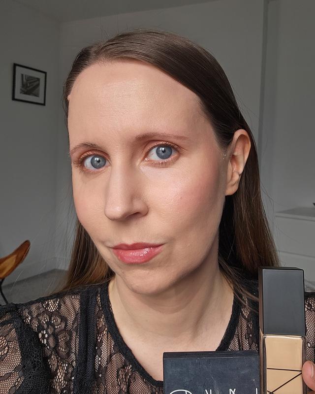 Natural Radiant Longwear Foundation • Valencia