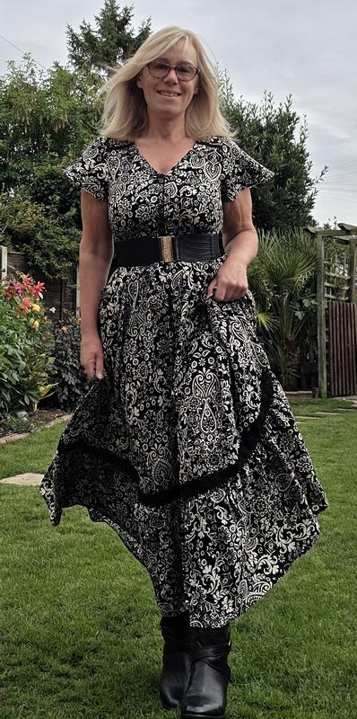 Apricot Black Paisley Print Contrast Trim Maxi Dress New Look