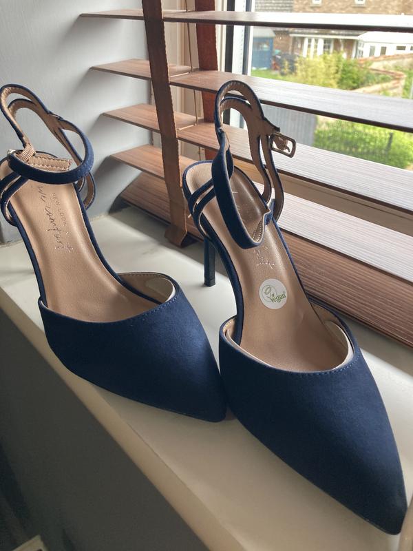 Navy pointed deals court shoes