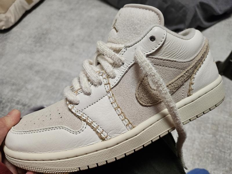JORDAN BRAND WMNS AIR JORDAN 1 LOW SE METALLIC ZINC/METALLIC ZINC
