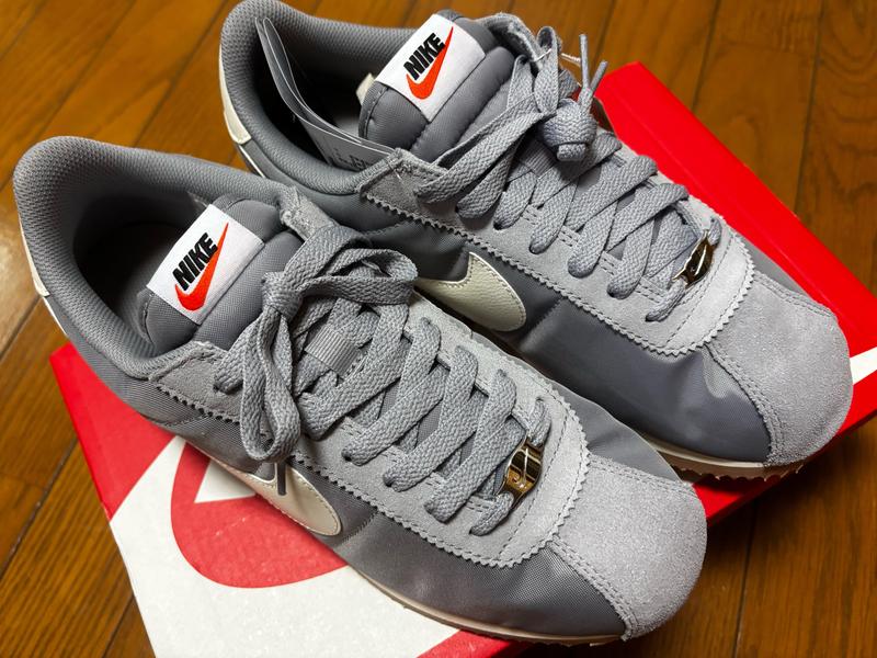 新品箱タグ付NIKE W Cortez ナイキ コルテッツ セイル/グリーン NIKE CORTEZ FIR/SAIL-SAIL-LIGHT SILVER（ナイキ ウィメンズ