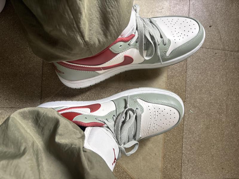 JORDAN BRAND AIR JORDAN 1 LOW WHITE/BLACK-VARSITY RED-WHITE