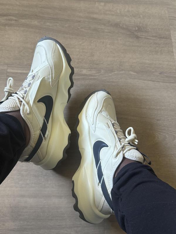 Nike TC 7900 sneakers in white | ASOS