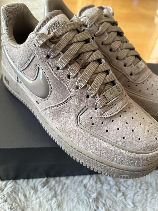 NIKE WMNS AIR FORCE 1 '07 SAIL/SESAME-VINTAGE GREEN（ナイキ