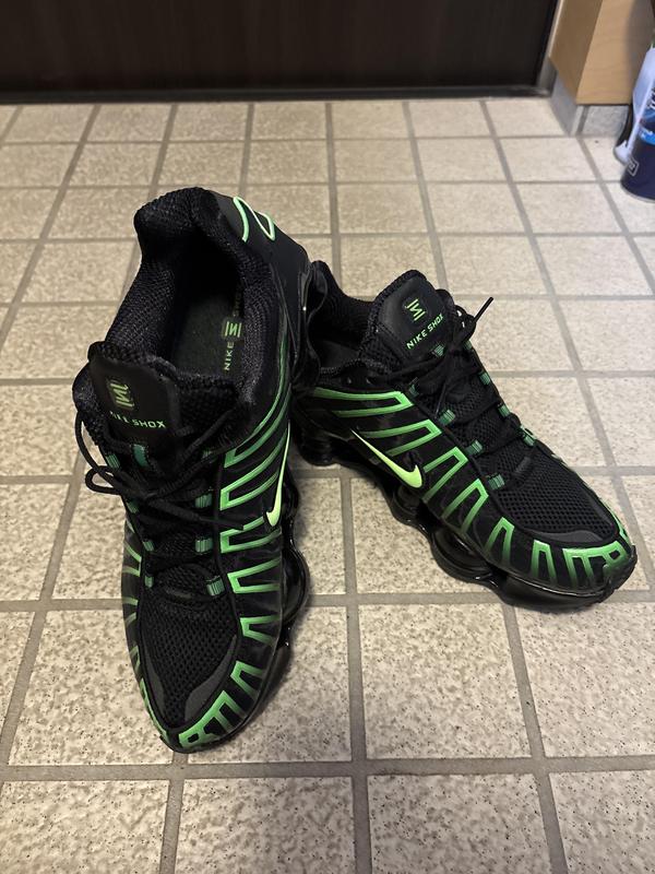 NIKE SHOX TL BLACK/BLACK-MTLC HEMATITE-MAX ORANGE（ナイキ