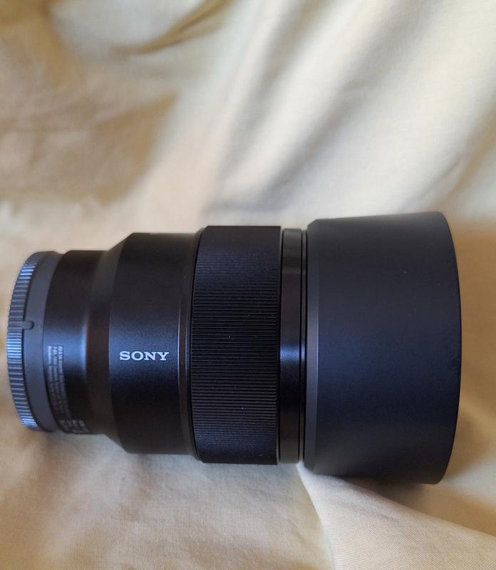 FE 85mm F1.8 | SEL85F18 | Sony United Kingdom