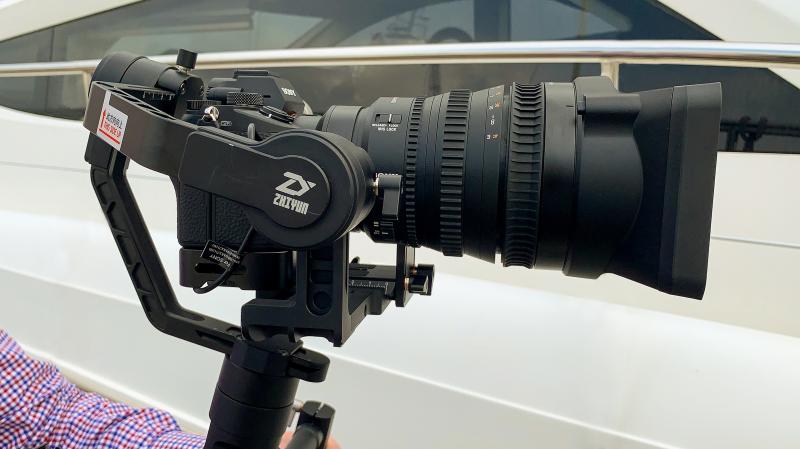 SELP28135G | α Lenses | Sony Singapore