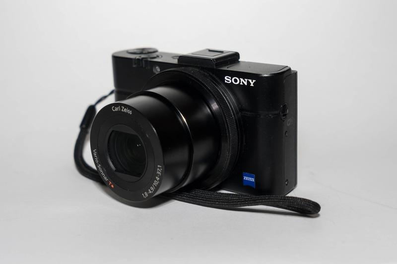 Wireless Camera with High ISO Sensitivity | DSC-RX100 II | Sony