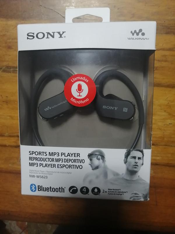 Walkman® resistente al agua y al polvo con tecnología inalámbrica