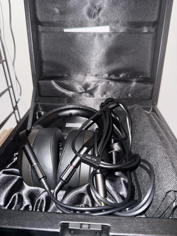 Premium Over-Ear Stereo Headphones Made in Japan | MDR-Z1R | Sony