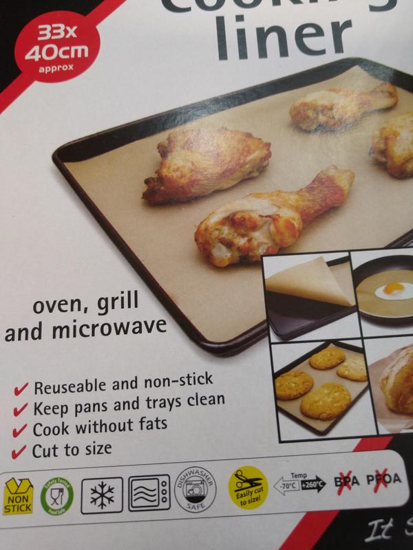 Says it keeps pans and trays clean - not true