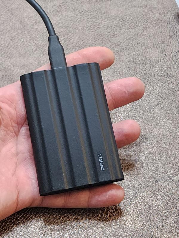 Portable SSD T7 Shield USB 3.2 Gen 2 2TB black | Samsung Singapore