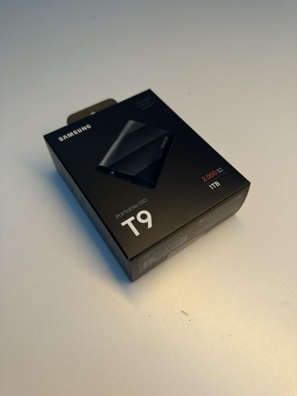Зовнішній SSD накопичувач Samsung T9 1ТБ USB 3.2 Gen 2x2 (MU