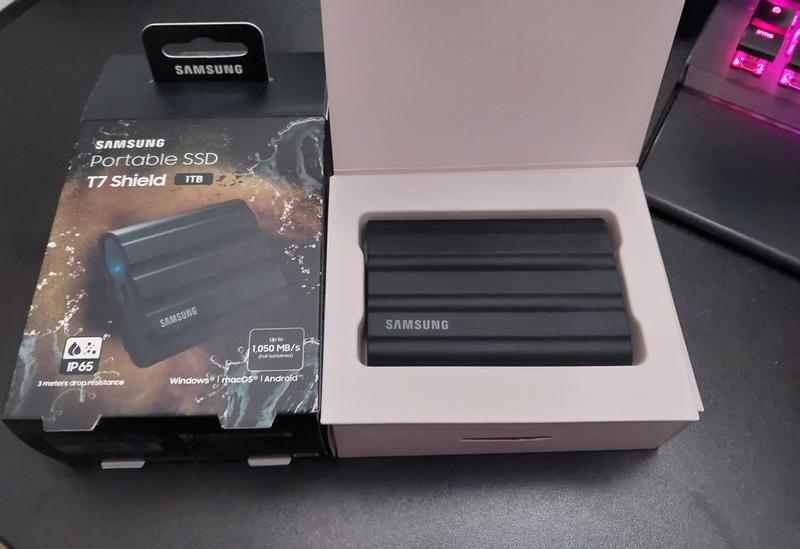 Samsung T7 Shield 1TB 外付けSSD Зовнішній SSD накопичувач Samsung T7 1ТБ (MU-PE1T0S/EU) Black