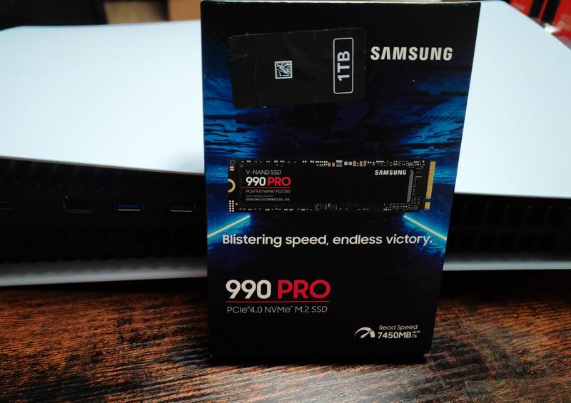 SSD накопичувач Samsung 990 PRO 1ТБ PCIe 4.0 NVMe M.2 SSD MZ