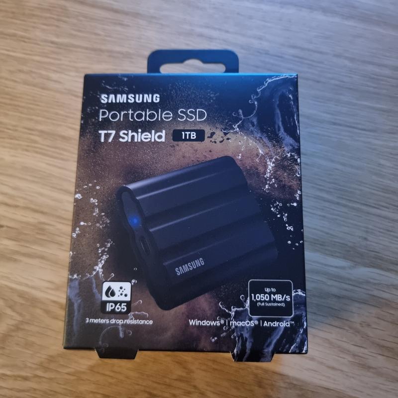 Зовнішній SSD накопичувач Samsung T7 1ТБ (MU-PE1T0S/EU) Black