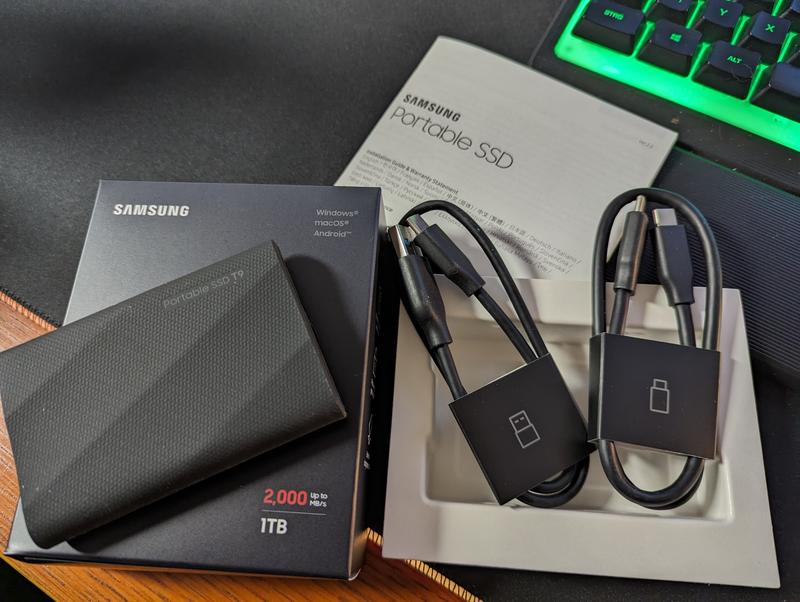 Зовнішній SSD накопичувач Samsung T9 1ТБ USB 3.2 Gen 2x2 (MU