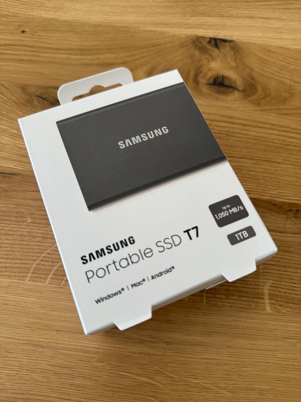 Зовнішній SSD накопичувач Samsung T7 1Tб Grey (MU-PC1T0T/WW