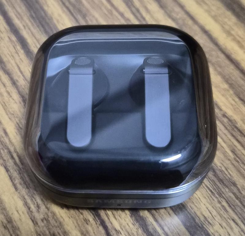 Samsung Galaxy Buds4 ブラック | ワイヤレスイヤホン | Samsung Japan