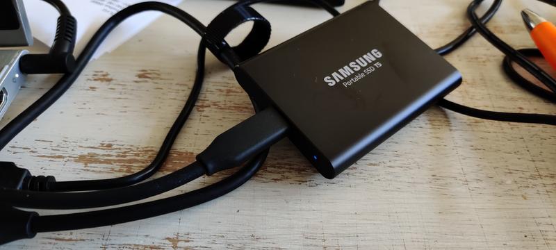 Зовнішній SSD накопичувач Samsung T5 1TB Black (MU-PA1T0B/WW