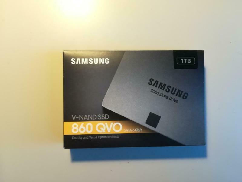 SSD накопичувач Samsung 860 QVO 1TB SATA III 2.5