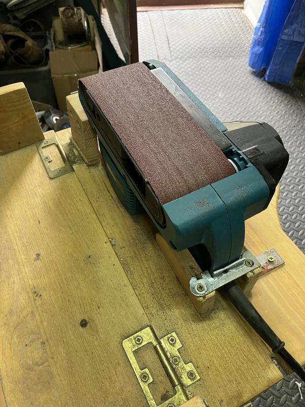 Makita 9911 deals belt sander 240v