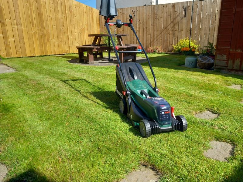 Bosch rotak 43 li ergoflex cordless lawnmower discount screwfix