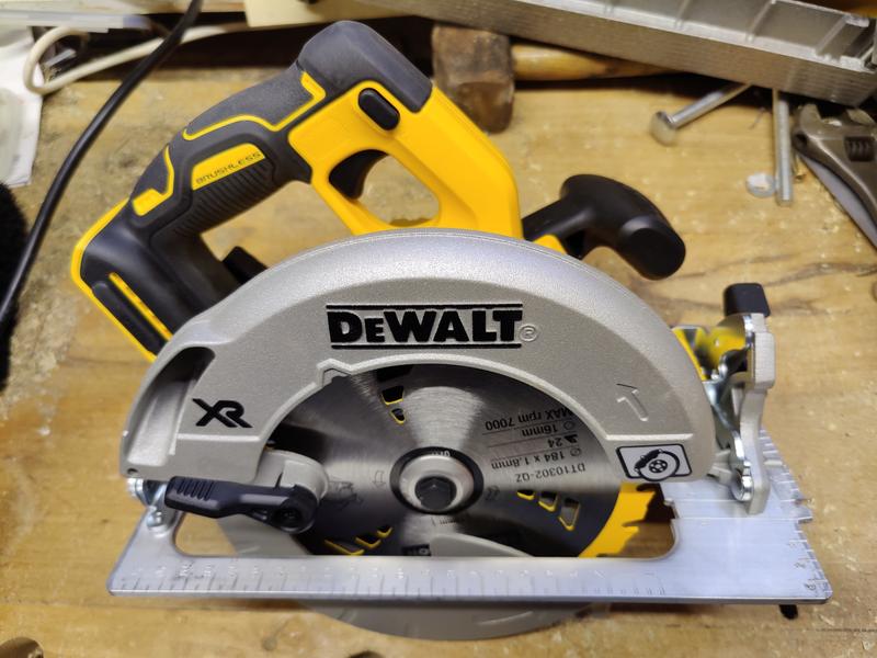 DeWalt DCS570N XJ 184mm 18V Li Ion XR Brushless Cordless Circular