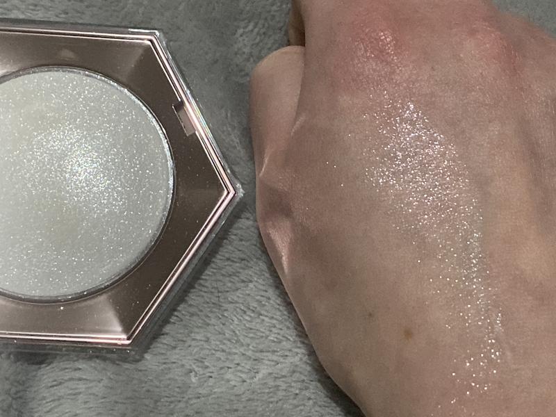 フェイスカラー FENTY BEAUTY DIAMOND BOMB HOW MANY? Fenty Beauty Diamond Bomb All-Over Diamond Veil How Many