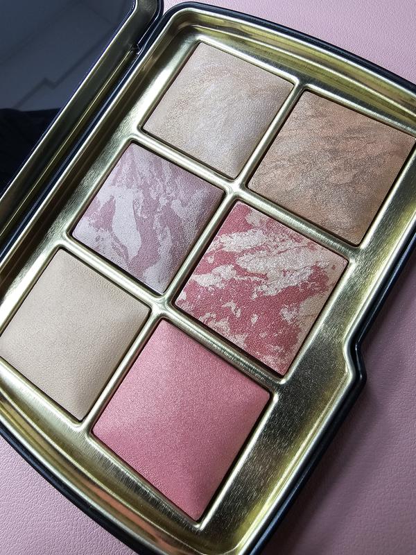 Buy Hourglass Horse Ambient Lighting Edit Face Palette (Holiday