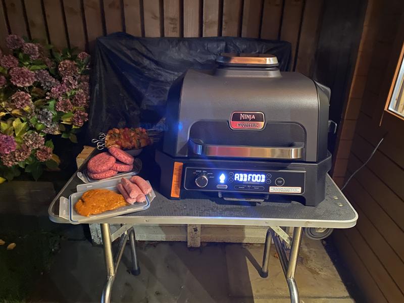 Barbecue électrique et fumoir Ninja Woodfire Pro XL avec thermosonde Smart  Cook OG850EU