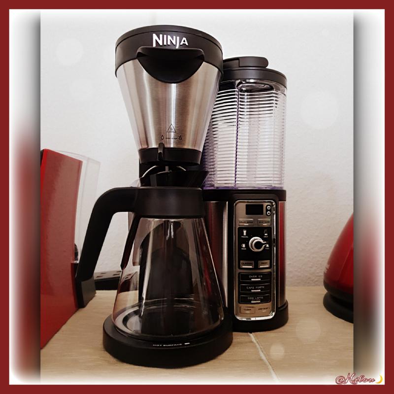 Ninja CF020 Auto-IQ 1-Touch Coffee Pot Brewer & Ninja Coffee 100-Recipe  Cookbook 