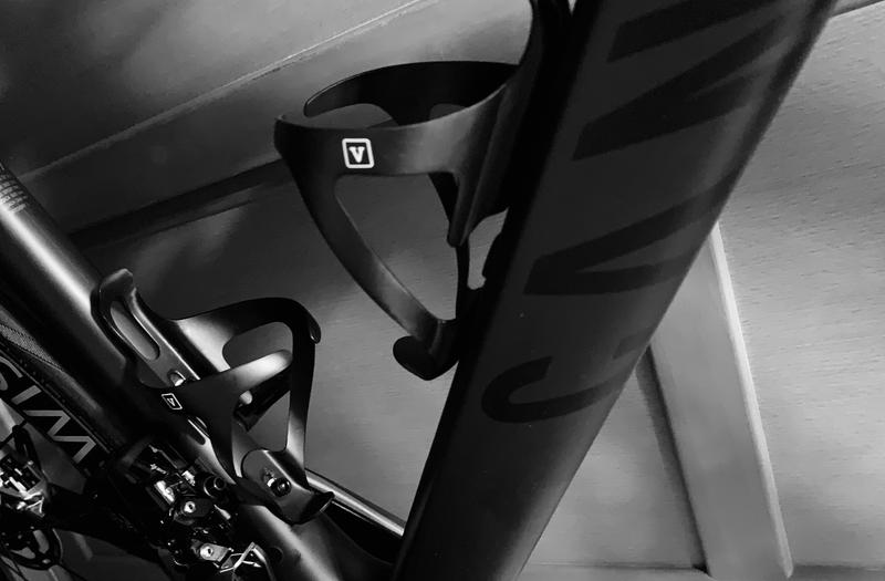 vel carbon bottle cage