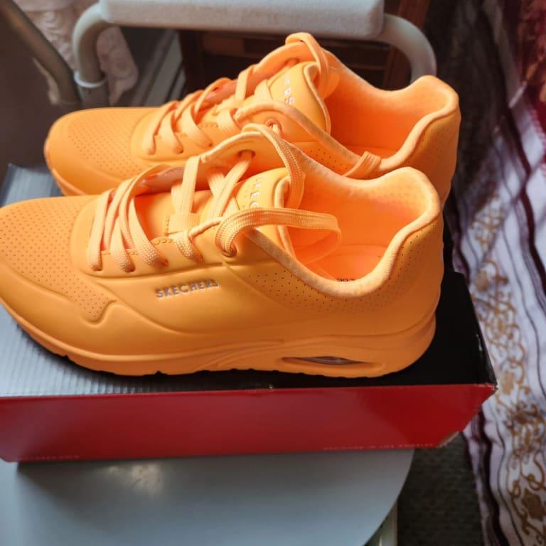 Skechers Womens Uno Wide Fit Stand On Air Lifestyle Shoes Rebel