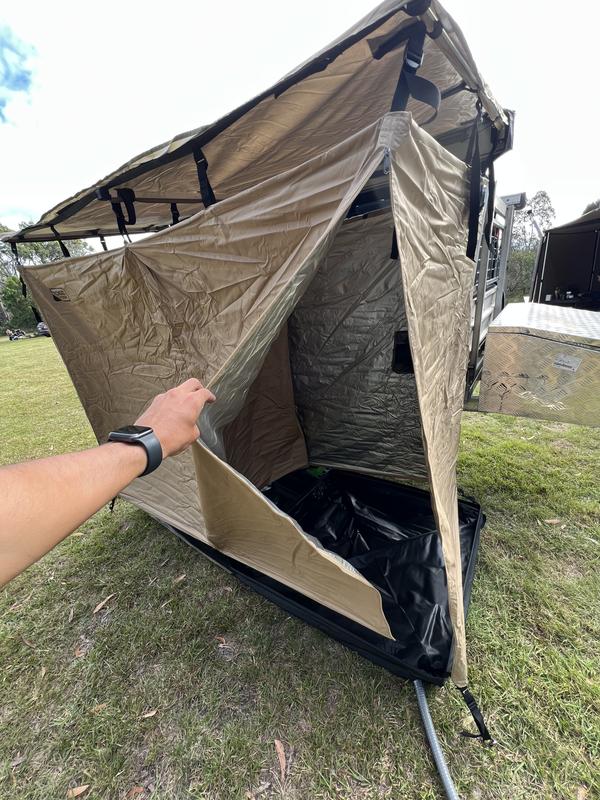 Double shower outlet tent