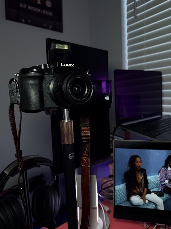 Panasonic LUMIX G7 Mirrorless Camera with 14-42mm F3.5-5.6 Panasonic LUMIX G7 Mirrorless Camera with 14-42mm F3.5-5.6