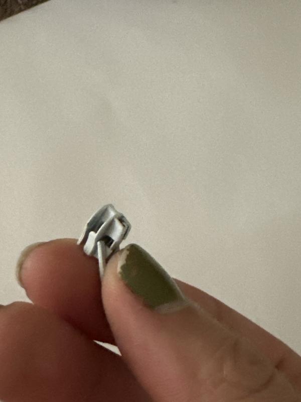 Zipper that broke 2 minutes after trying it on.