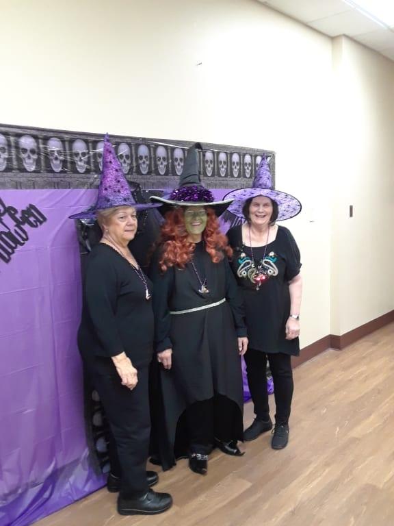 Middle person in pic