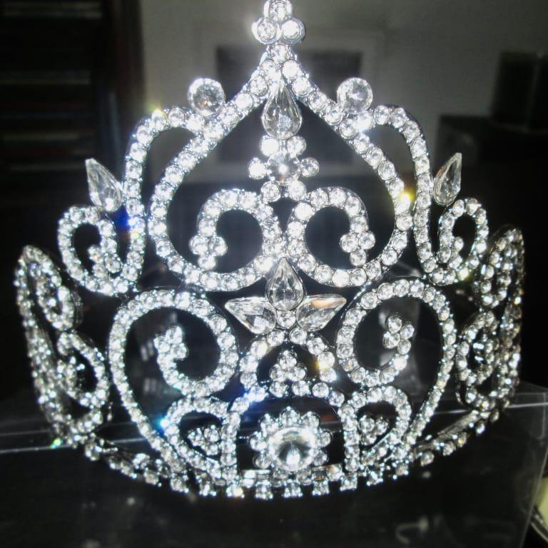 Your Majesty your birthday cake is ready!