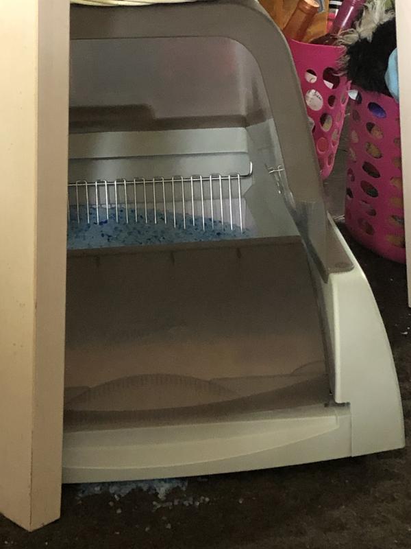 Cat litter box self scooping with Crystal litter