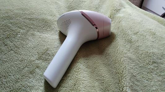 Philips Lumea IPL Hair Removal 8000 Series - Hair Removal Device with  SenseIQ Technology, 2 Attachments for Body and Face, Corded Use (Model  BRI944/00) : : Health & Personal Care