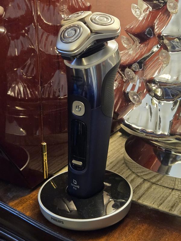 i9000 Prestige Ultra Wet&Dry Electric Shaver with SenseIQ Pro