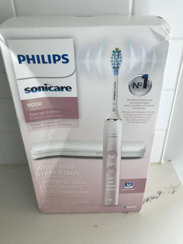 DiamondClean 9000 Sonic electric toothbrush with app HX9914 DiamondClean 9000 Sonic electric toothbrush with app HX9914