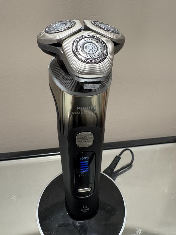 i9000 Prestige Ultra Wet&Dry Electric Shaver with SkinIQ Pro