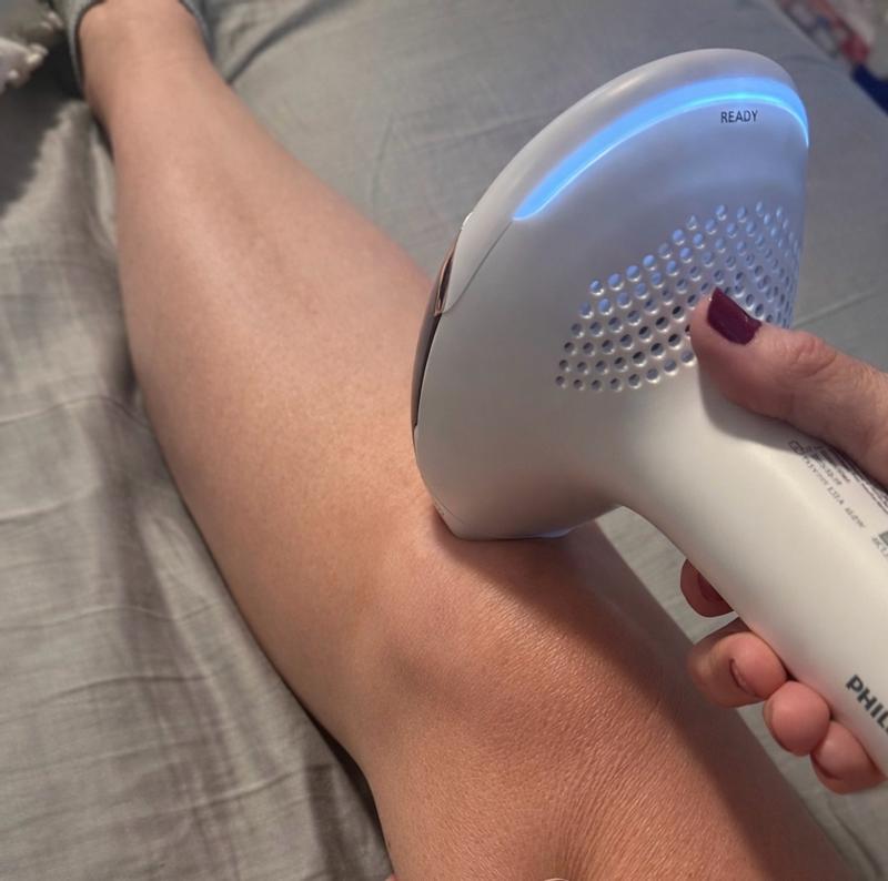 Lumea IPL 8000 Series IPL Hair removal device with SenseIQ BRI937