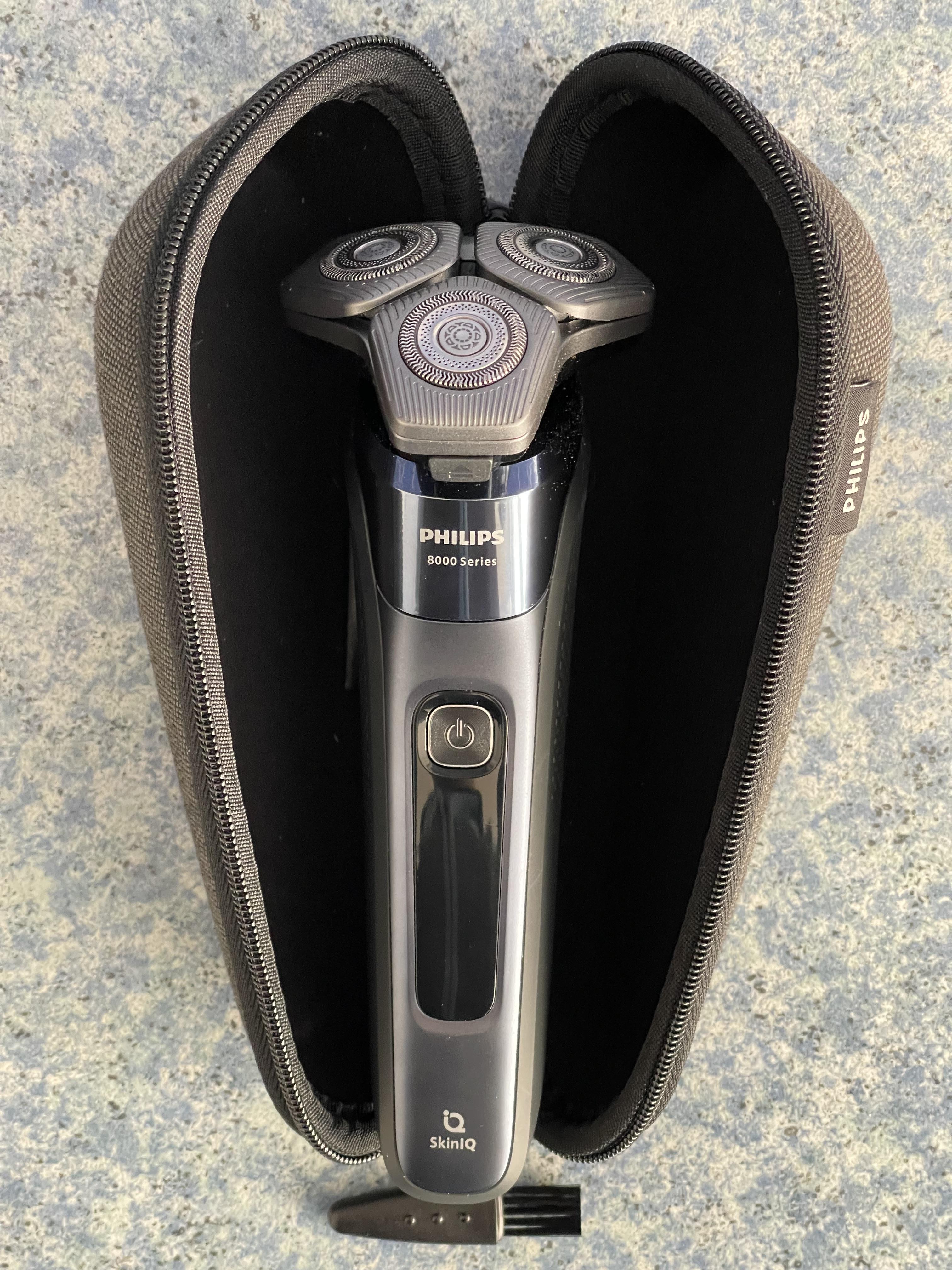 Shaver series 9000 Wet & Dry electric shaver with SkinIQ S9985/50