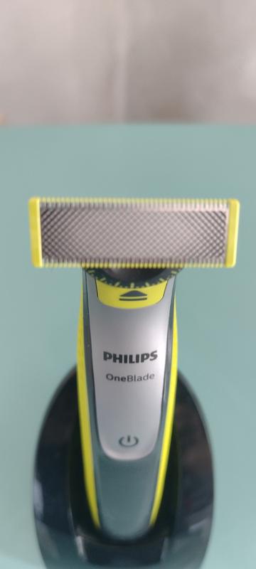 Philips Norelco - Afeitadora QP2520/70 con hoja de repuesto QP210/80,  recortadora de barba OneBlade para hombre (paquete)