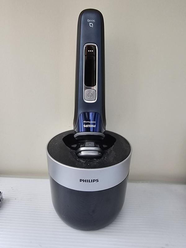 Shaver series 9000 Wet & Dry electric shaver with SkinIQ S9982/50